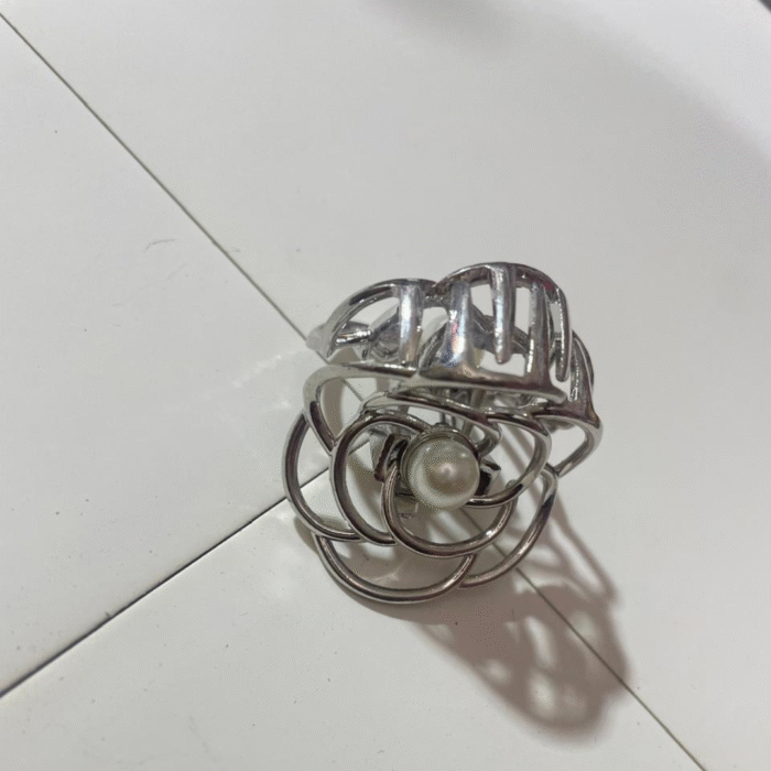 Flower Hair Catcher - Image 1